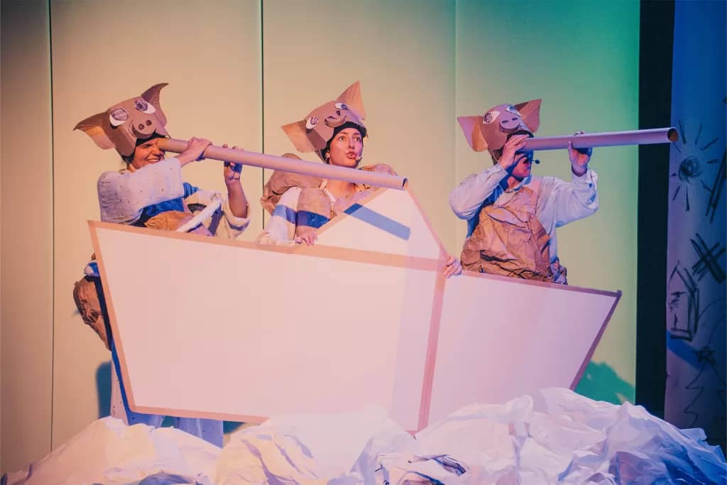 Mängulavastus KOLM PÕRSAPOISSI | rež. T. Montrimas | Taško teatras (Klaipėda)