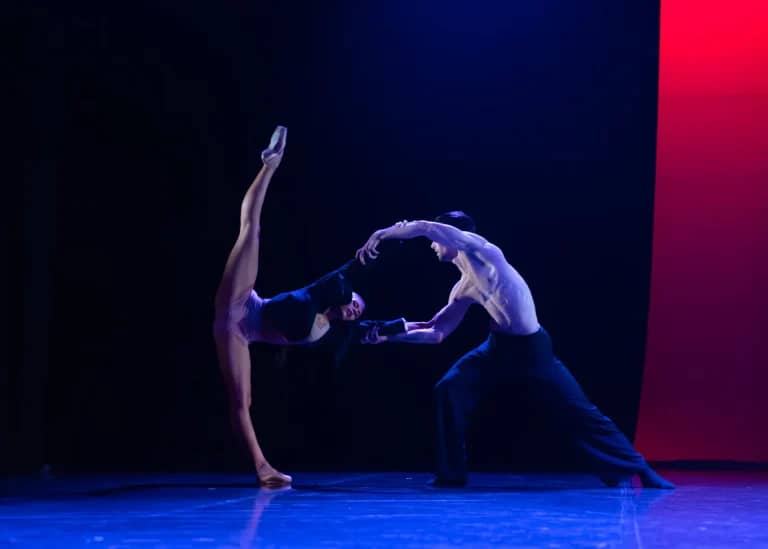 Valgus aknas. Tango